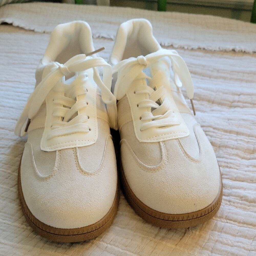Paco Gil  Trendy Ivory Suede Sneakers| Womens Size 9.5| Chunky Gum Sole, Neutral